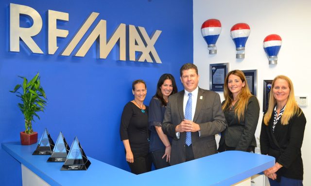 Hector Vidaurre & Team RE/MAX Realty Associates