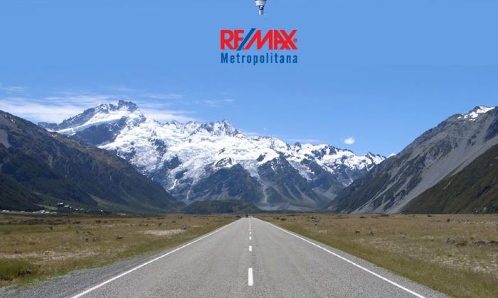 Indhira Reinoso RE/MAX Advance Realty Real Estate Agent